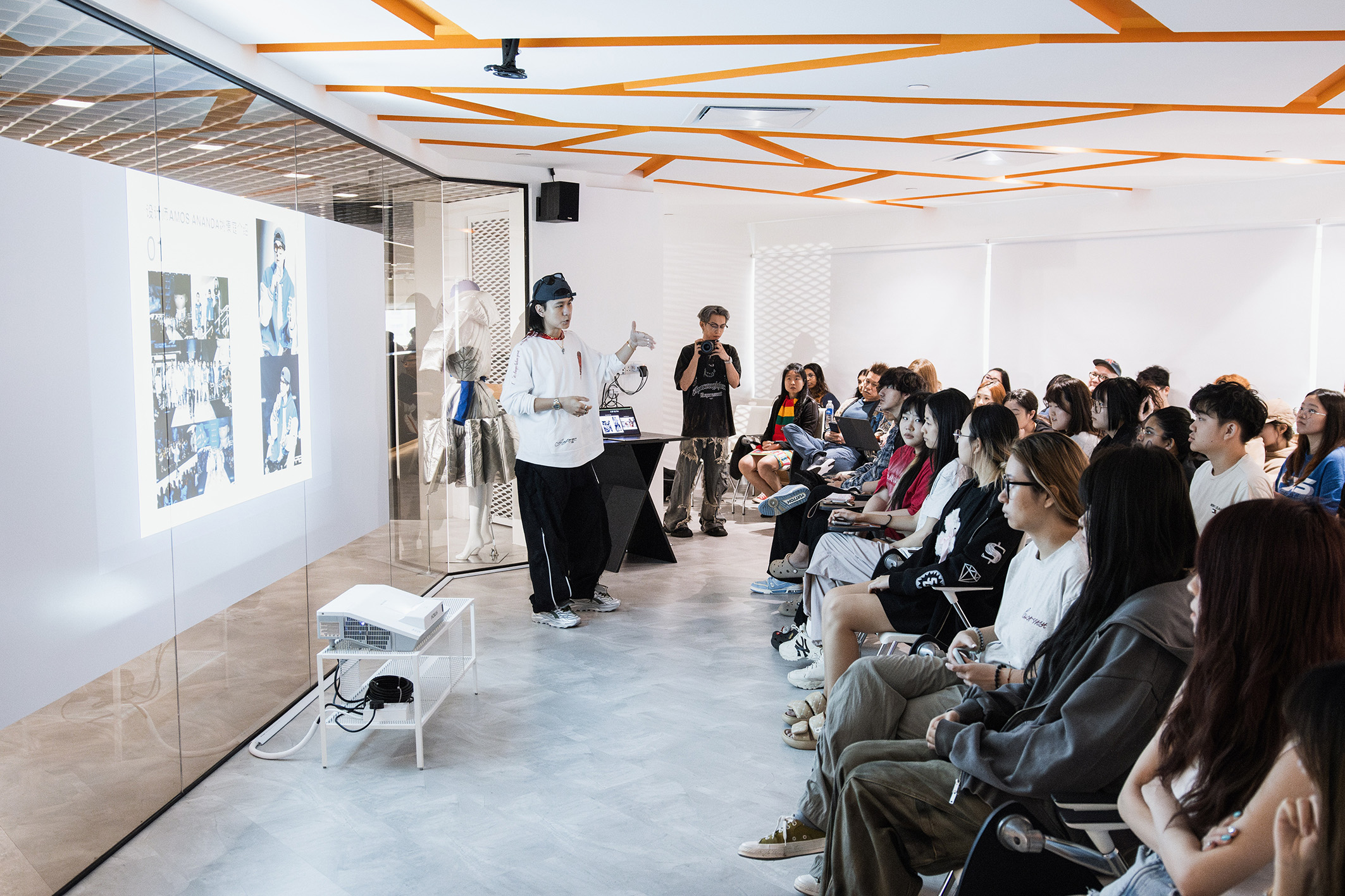 Briefing with Students-2