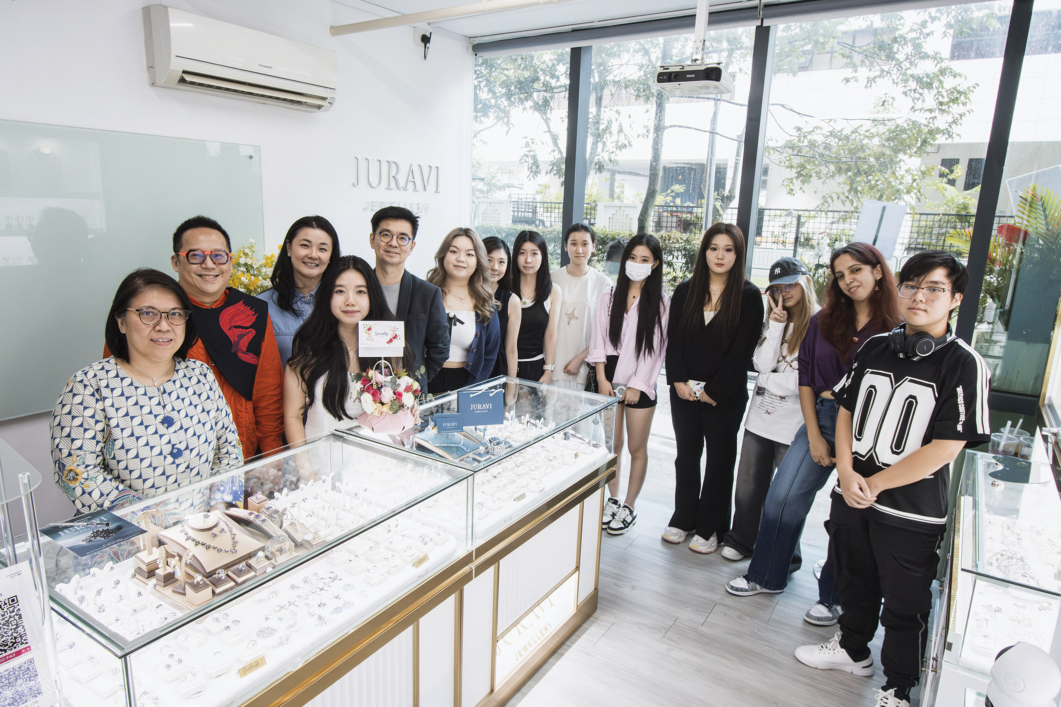 Juravi - No caption 4